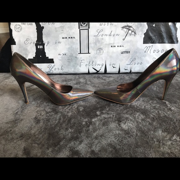 ✨2/$55✨Metallic BCBG heels - Picture 6 of 11